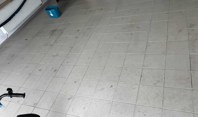 Hĺbkové čistenie keramickej podlahy